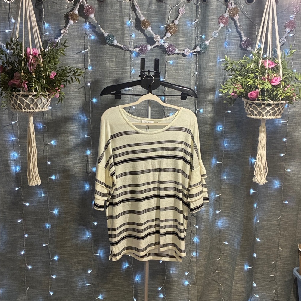 🌻 2/$25 - Calvin Klein Women's Ruffled Bell Sleeve Striped Top NWT